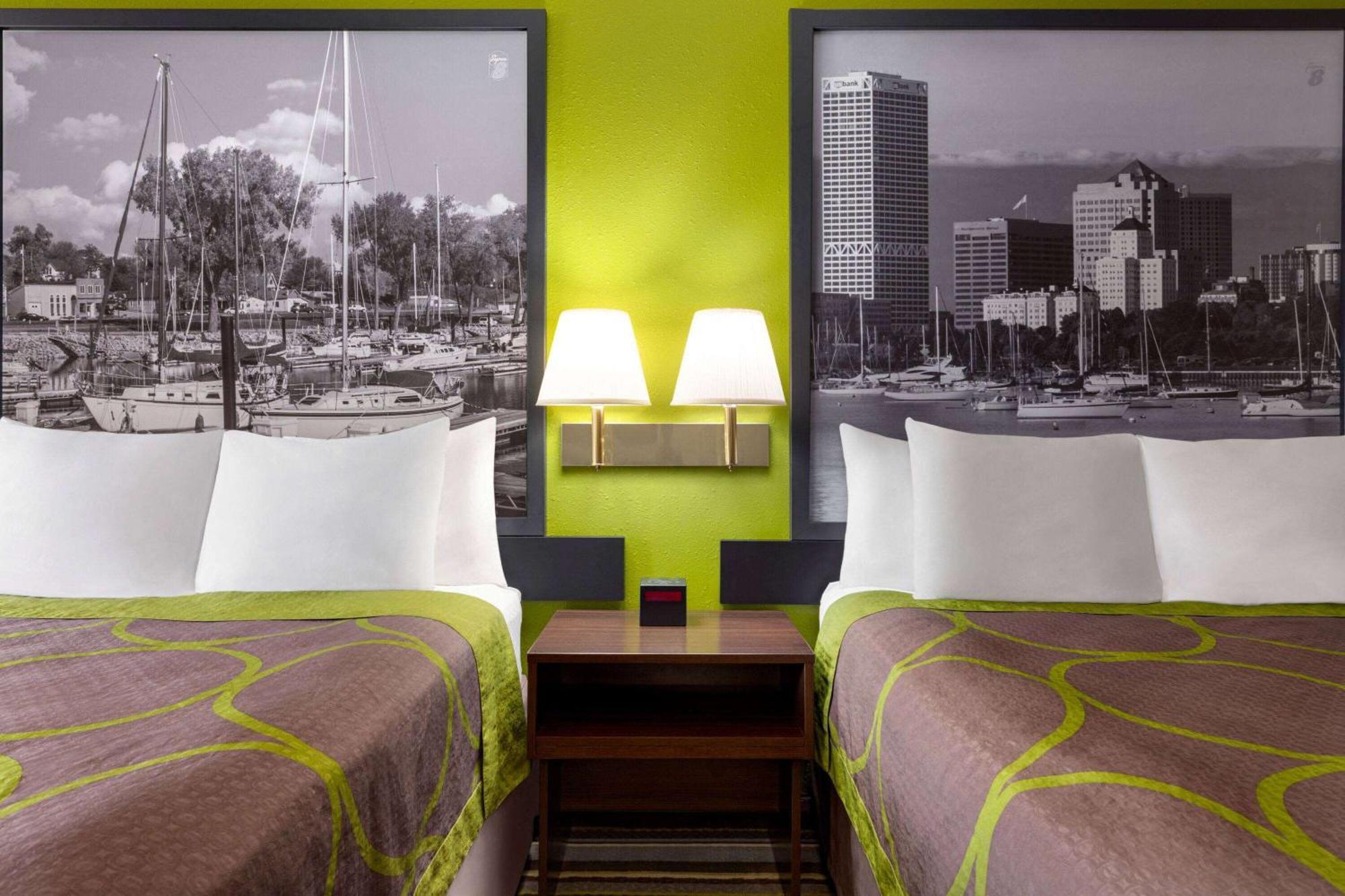 Hotel Super 8 By Wyndham Germantown/Milwaukee Exterior foto