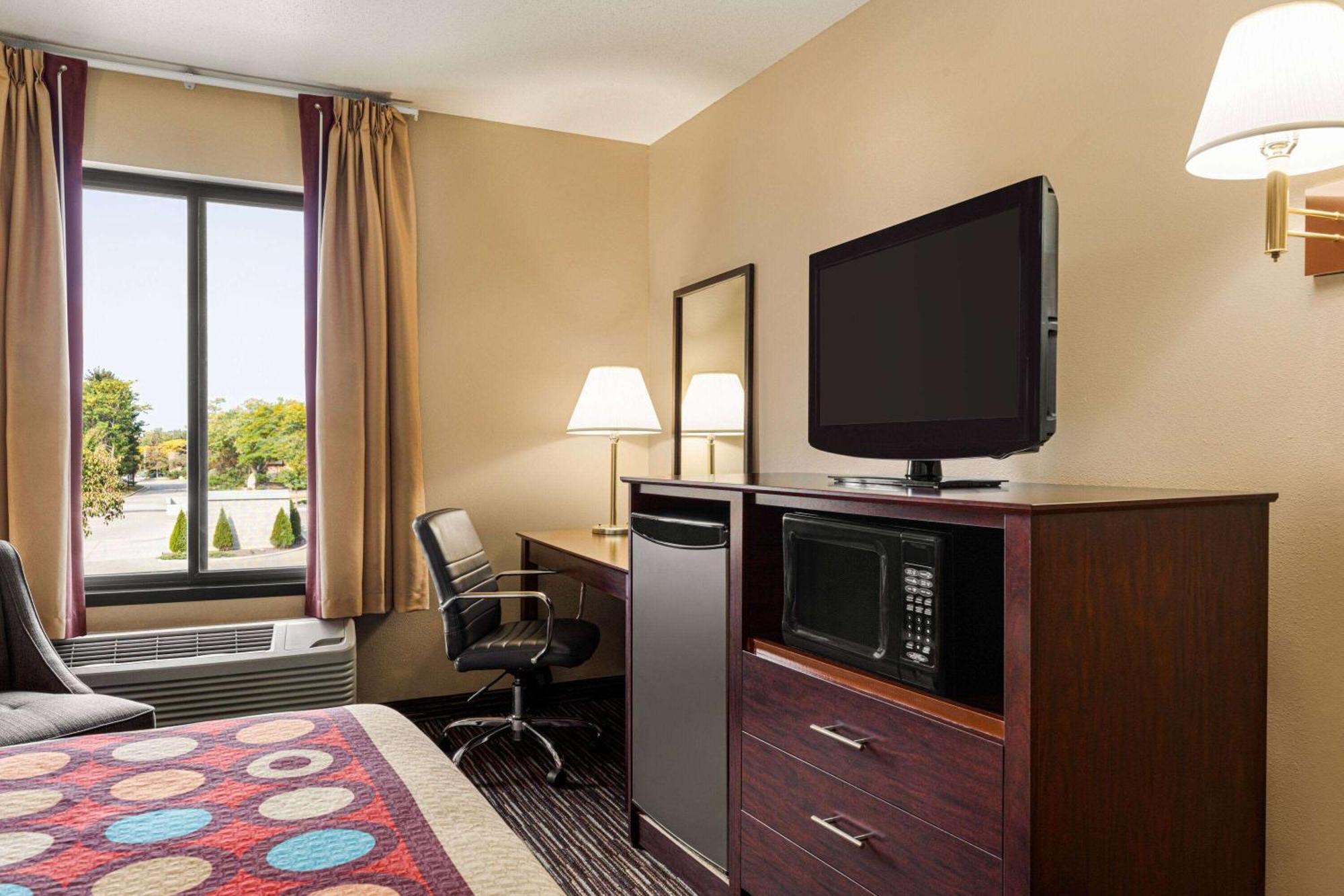 Hotel Super 8 By Wyndham Germantown/Milwaukee Exterior foto