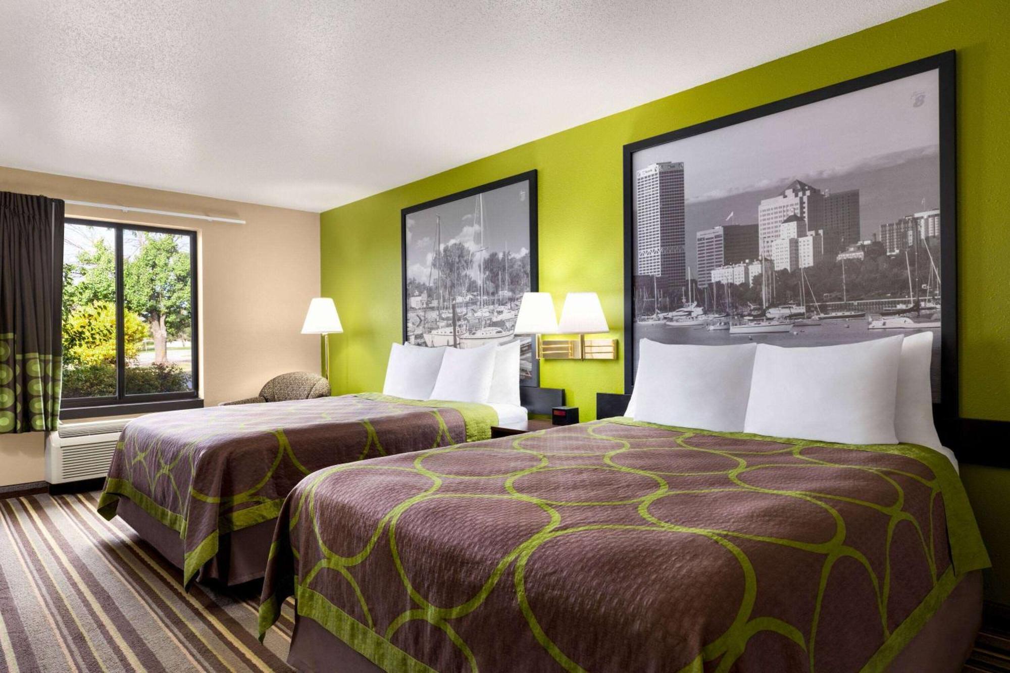 Hotel Super 8 By Wyndham Germantown/Milwaukee Exterior foto