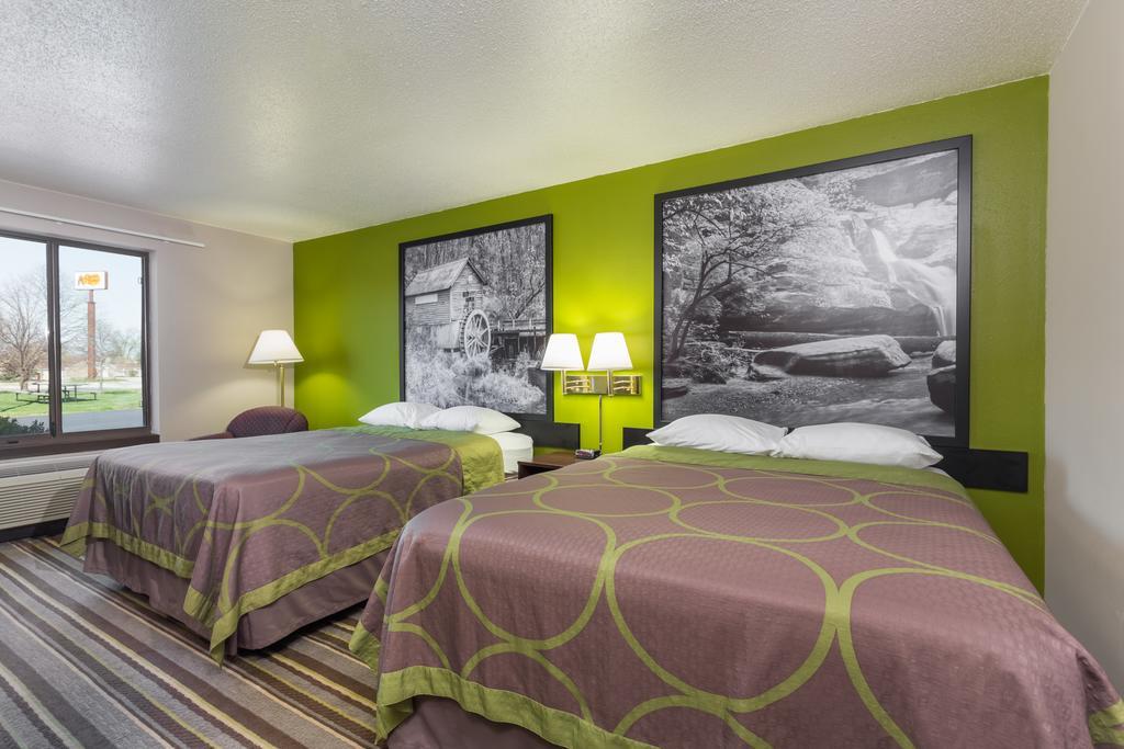 Hotel Super 8 By Wyndham Germantown/Milwaukee Exterior foto